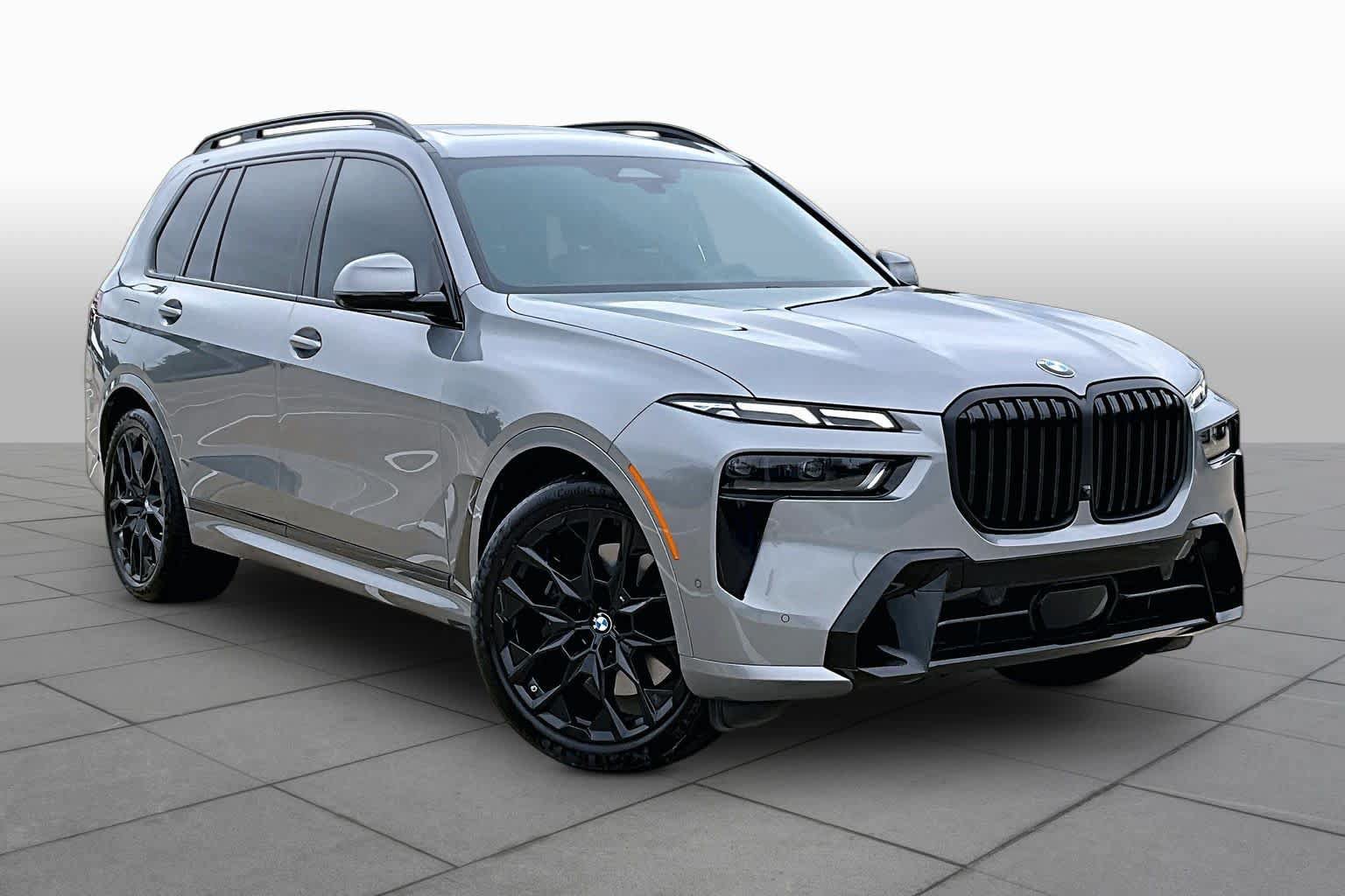 Used 2024 BMW X7 xDrive40i w/ M Sport Package AWD/4WD image 3