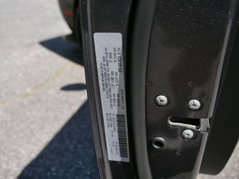 Used 2018 Dodge Challenger SRT Hellcat RWD image 35