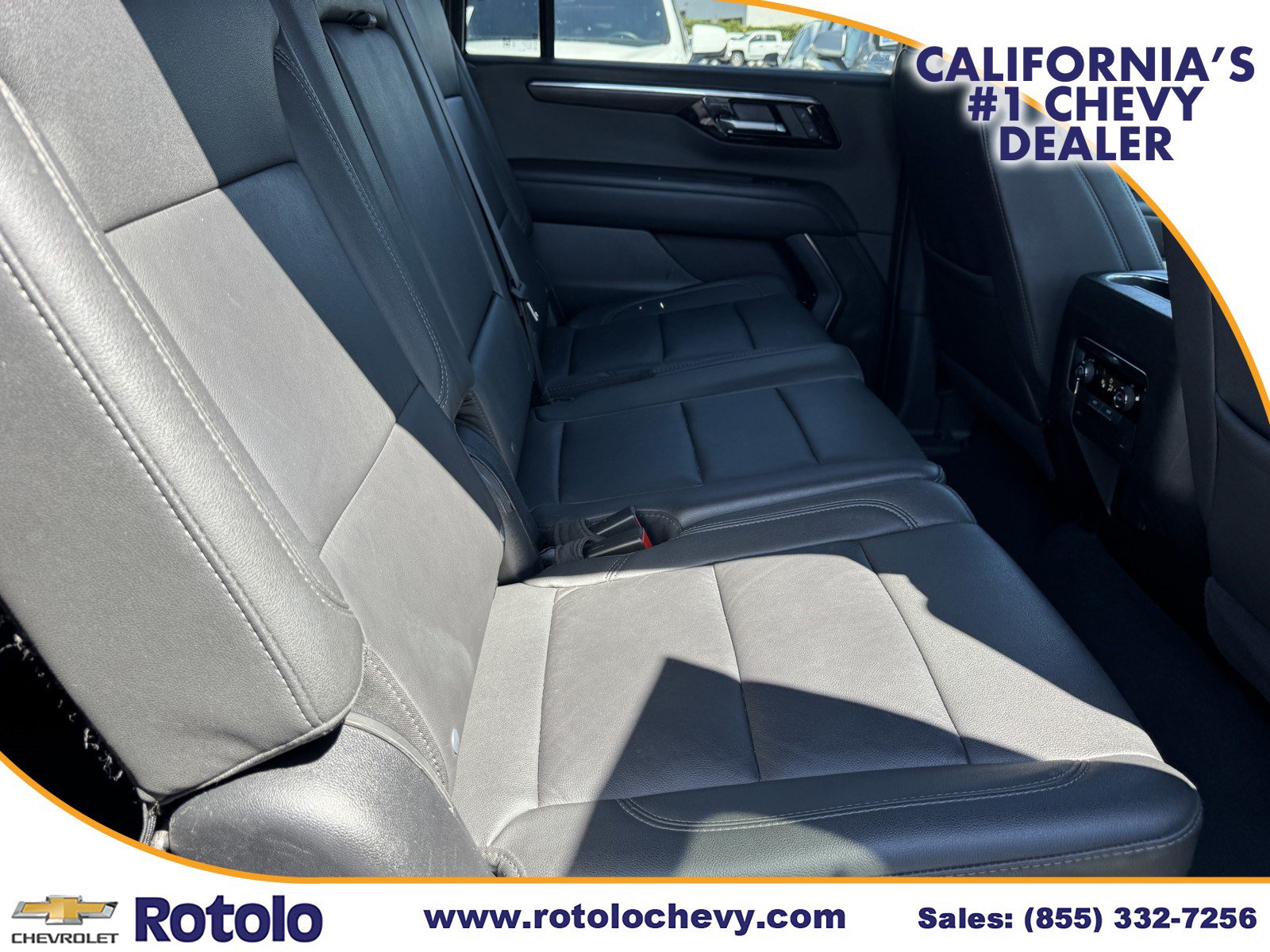 Used 2025 Chevrolet Suburban LT RWD image 11