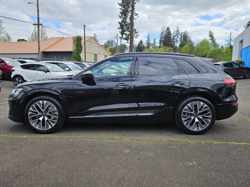 Used 2024 Audi Q8 e-tron Premium Plus w/ Premium Plus Package AWD/4WD image 2