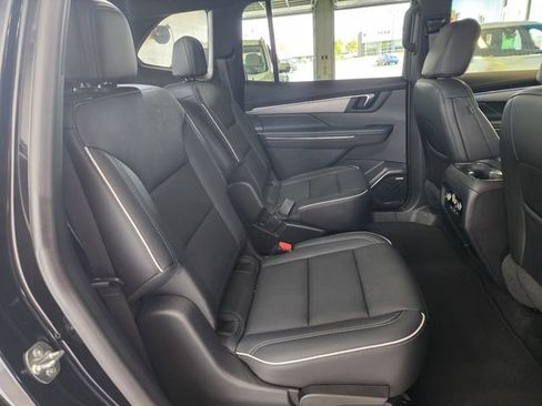 Certified 2025 Buick Enclave Preferred AWD/4WD image 19
