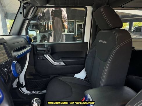 Used 2016 Jeep Wrangler Sahara w/ Connectivity Group AWD/4WD image 19