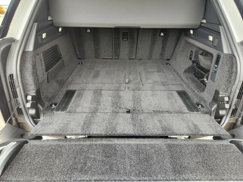 New 2025 Land Rover Range Rover SE image 33