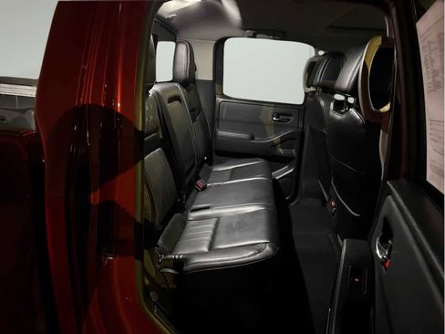 Used 2024 Nissan Frontier SL w/ Technology Package image 11