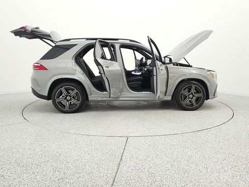 Used 2025 Mercedes-Benz GLE 450e 4MATIC image 4