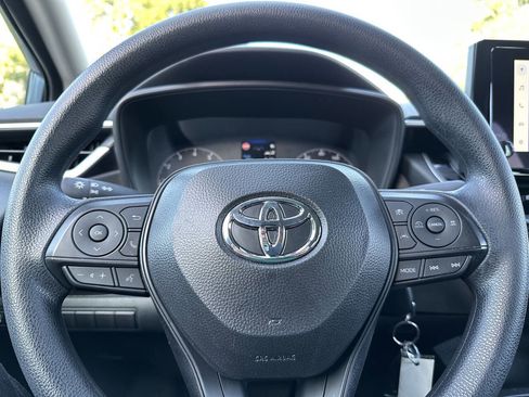 Used 2025 Toyota Corolla LE image 34