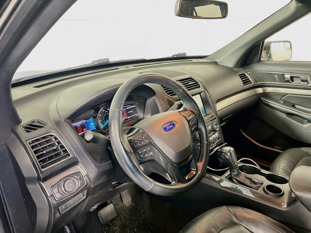 Used 2018 Ford Explorer XLT FWD image 6