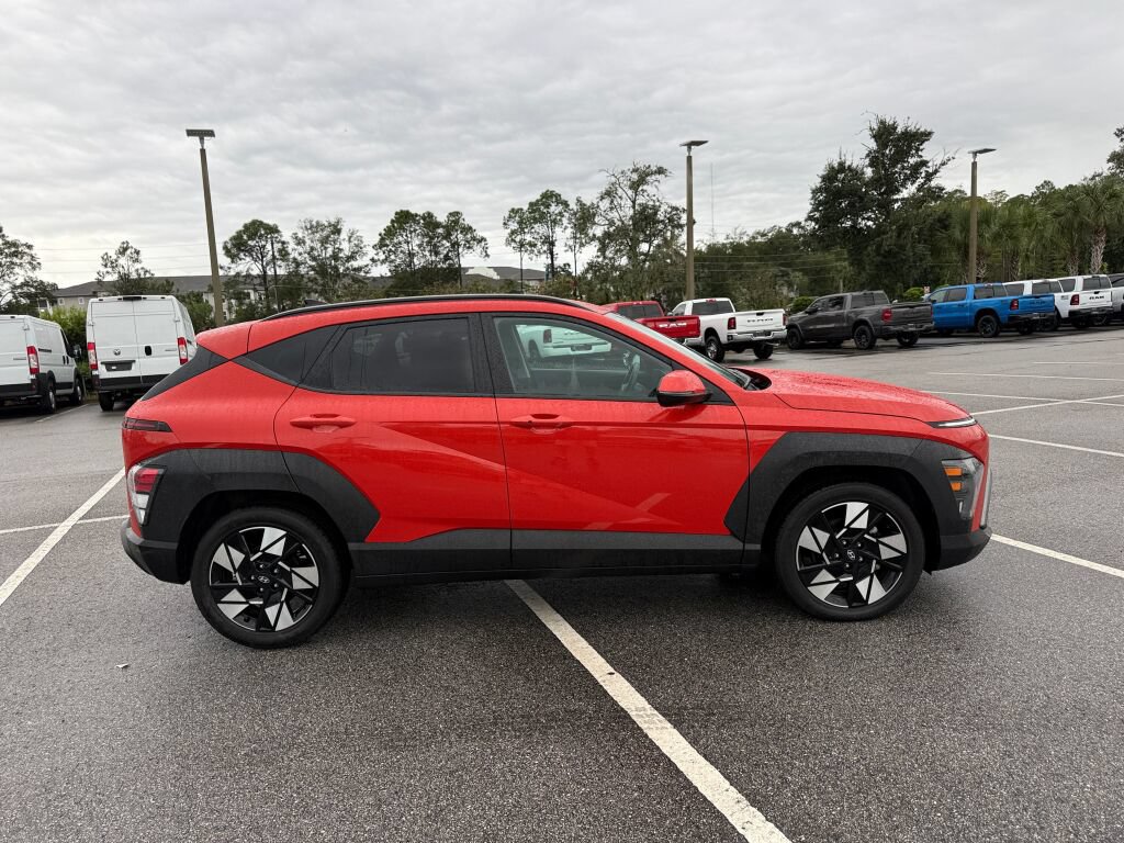Used 2024 Hyundai Kona SEL FWD image 2