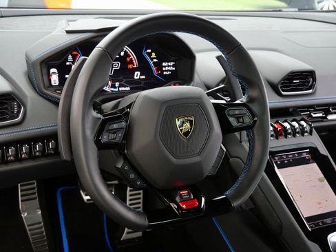 Used 2023 Lamborghini Huracan EVO image 14