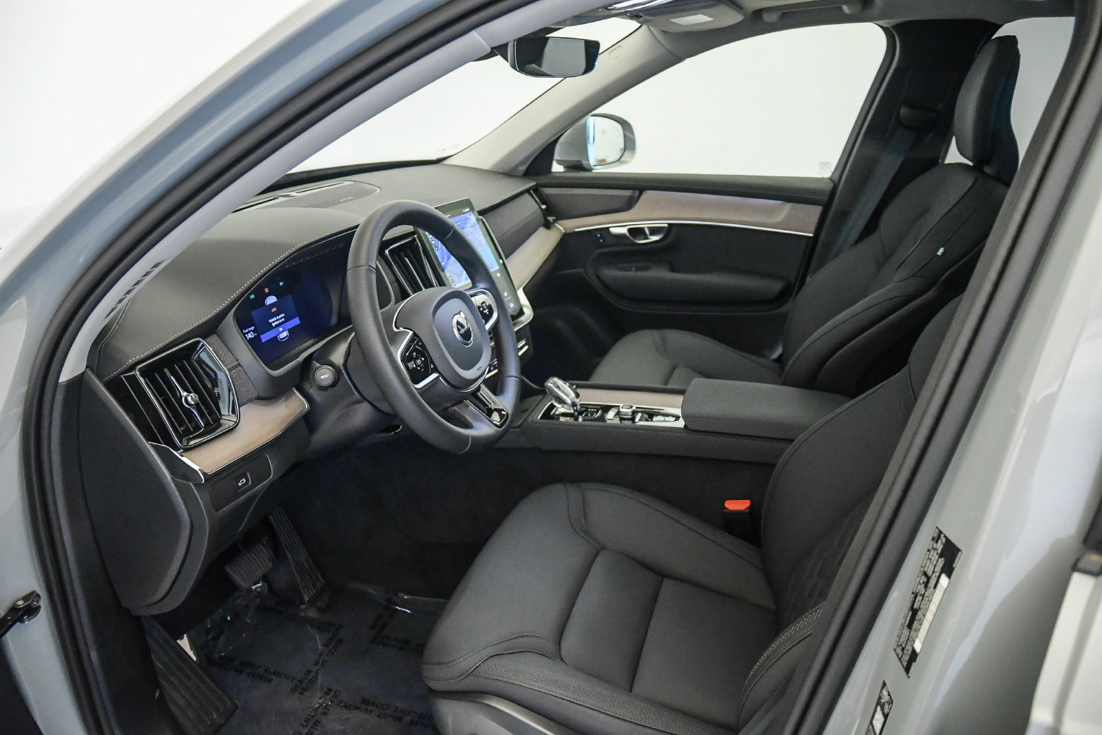Certified 2026 Volvo XC90 B6 Plus AWD/4WD image 17