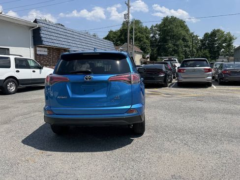 Used 2018 Toyota RAV4 LE AWD/4WD image 15