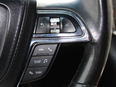 Used 2017 Lincoln Continental Select image 25