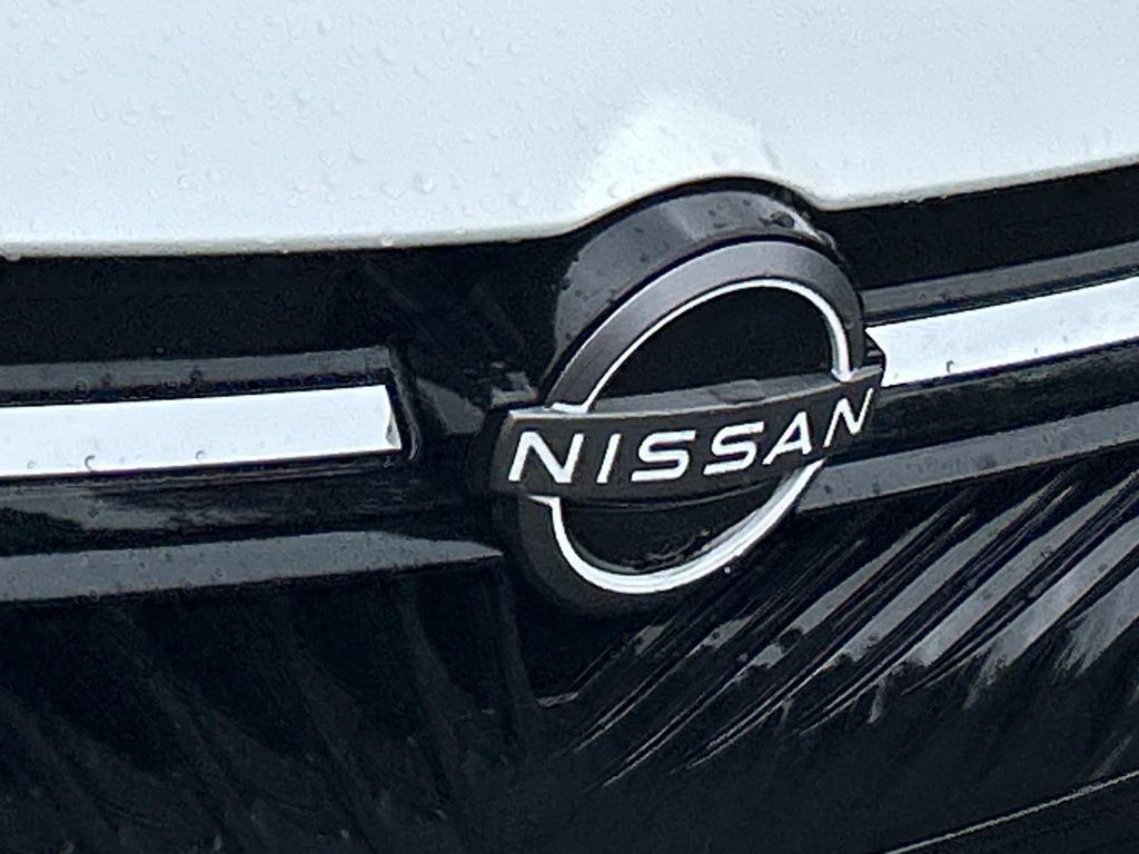 New 2026 Nissan Sentra SR w/ SR Premium Package FWD image 11