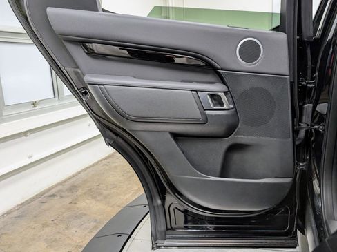 Used 2019 Land Rover Discovery SE AWD/4WD image 17