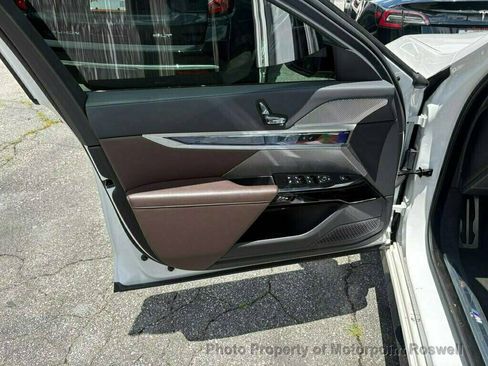 Used 2024 BMW i7 M70 w/ Premium Package AWD/4WD image 10