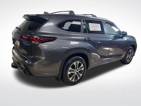 Certified 2024 Toyota Highlander XLE AWD/4WD image 7