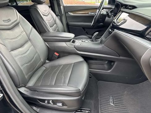 Used 2020 Cadillac XT6 Premium Luxury w/ Platinum Package FWD image 9