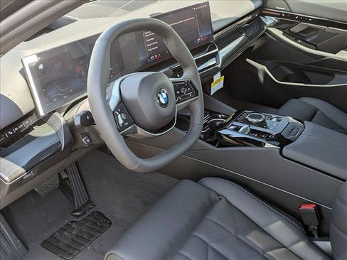 Used 2026 BMW 530i xDrive w/ Premium Package AWD/4WD image 3