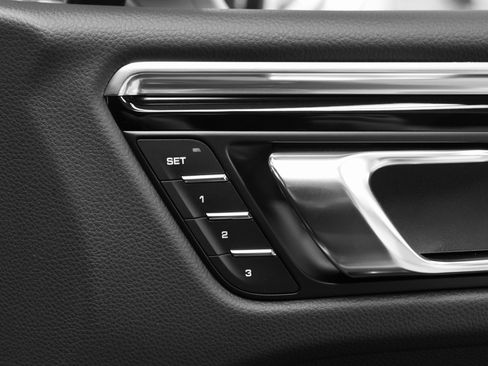 Certified 2026 Porsche Macan image 21