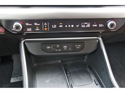 Used 2025 Kia Carnival SX w/ SX Dark Edition Package FWD image 26
