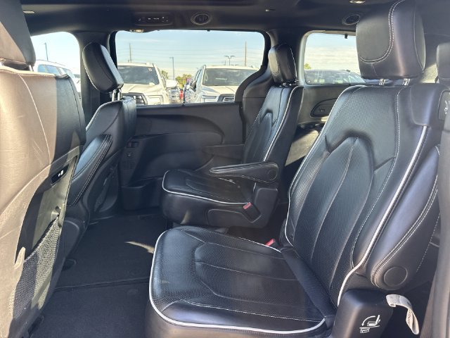 Used 2025 Chrysler Pacifica Limited FWD image 25