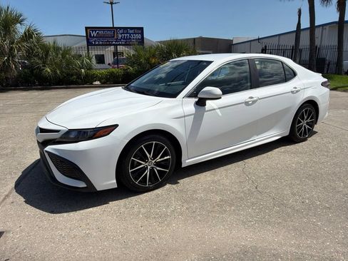 Used 2021 Toyota Camry SE FWD image 6