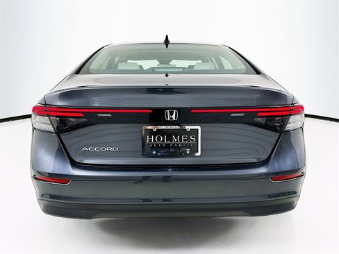 Certified 2025 Honda Accord SE image 6