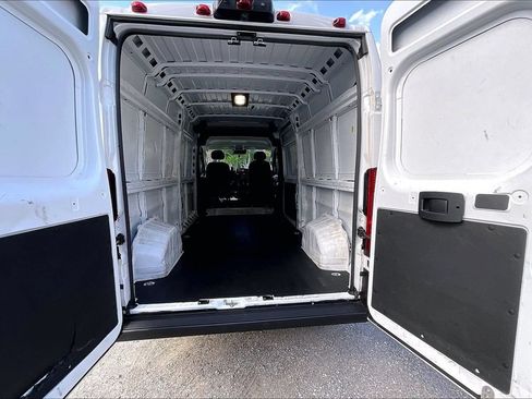 Used 2024 RAM ProMaster 2500 w/ Convenience Group FWD image 7