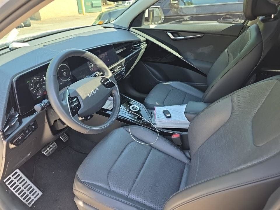 Certified 2023 Kia Niro Wave FWD image 9