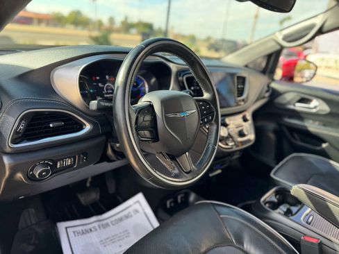 Used 2019 Chrysler Pacifica Limited w/ Advanced Safetytec Group image 19