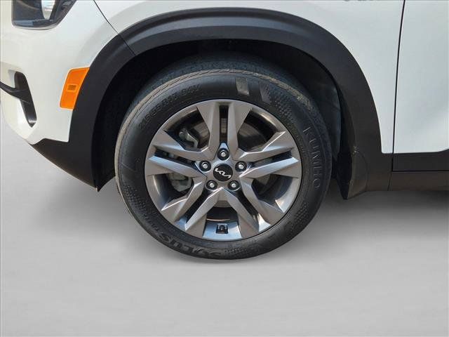 Used 2023 Kia Seltos LX AWD/4WD image 9