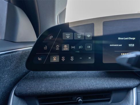 Used 2025 Lucid Air Touring image 19