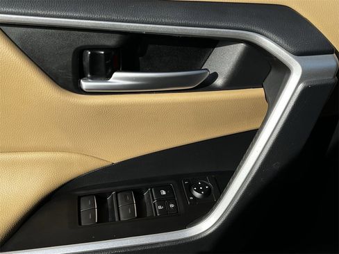 Used 2023 Toyota RAV4 XLE Premium image 21