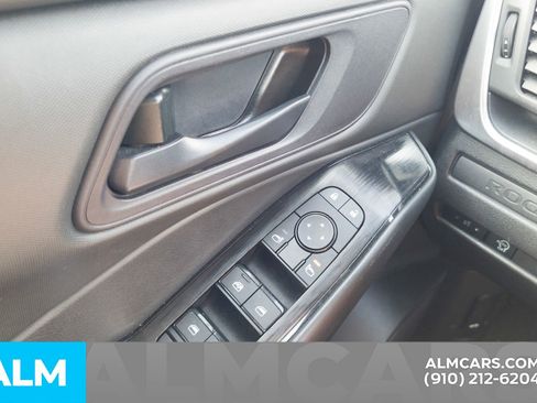 Used 2024 Nissan Rogue S image 15