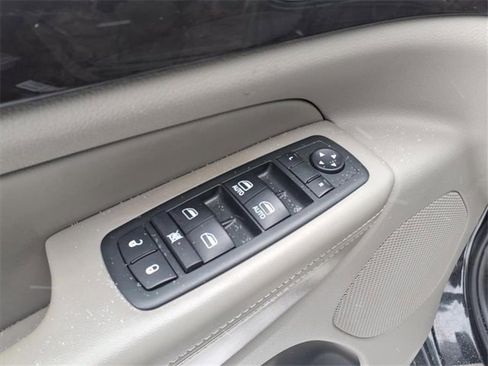 Used 2012 Jeep Grand Cherokee Laredo w/ Laredo E Group image 13