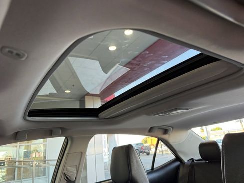 Certified 2018 Toyota Corolla XSE image 24