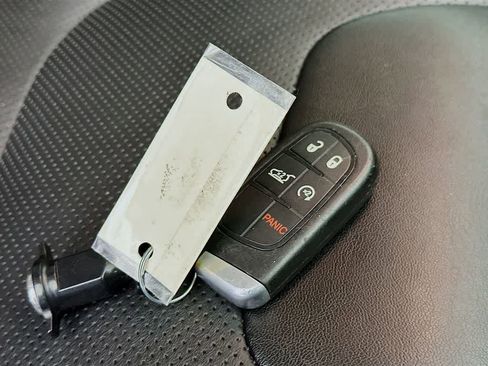 Used 2023 Jeep Cherokee Altitude Lux image 22