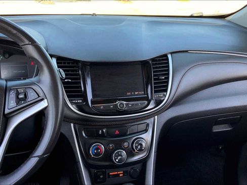 Certified 2022 Chevrolet Trax LT w/ Sport Edition image 11