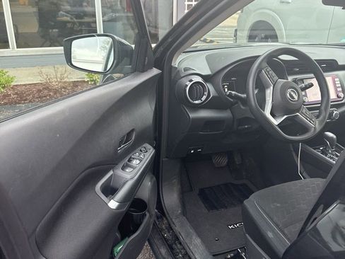 Used 2024 Nissan Kicks SV image 24