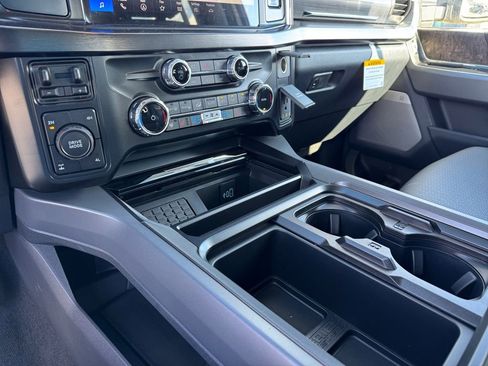 New 2026 Ford F250 Lariat w/ Black Appearance Package image 28