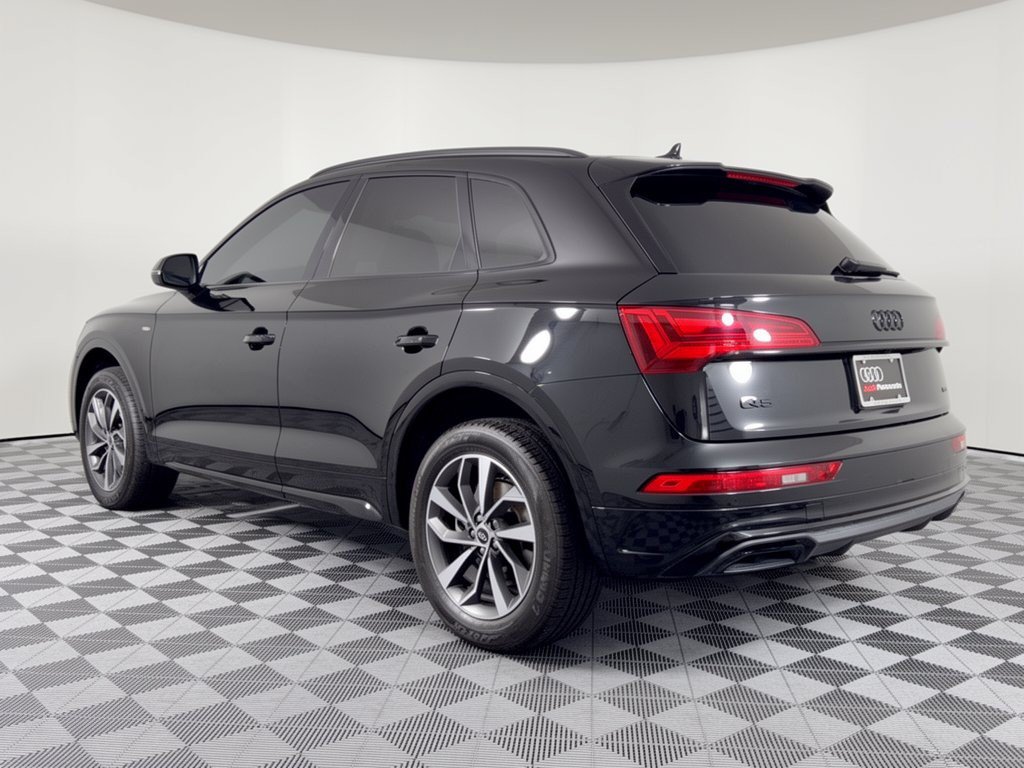 Used 2024 Audi Q5 2.0T Premium w/ Summer of Audi Package AWD/4WD image 3