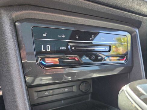 Used 2023 Volkswagen Tiguan SE R-Line image 25