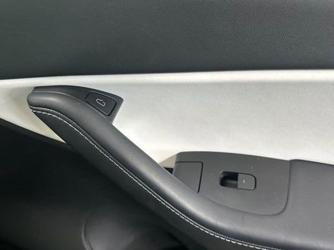 Used 2022 Tesla Model Y Performance image 21