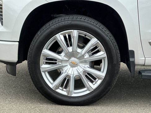 Used 2025 Chevrolet Silverado 1500 High Country AWD/4WD image 11