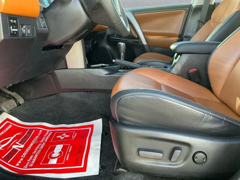 Used 2018 Toyota RAV4 Limited w/ Advanced Technology Package image 12