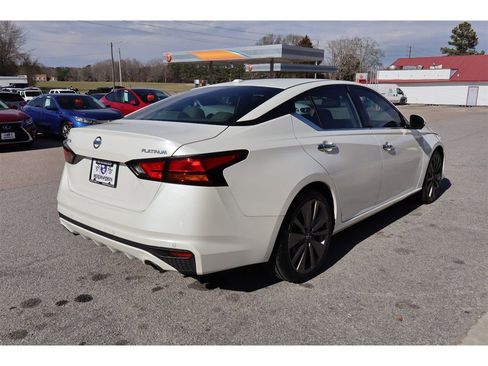 Used 2019 Nissan Altima 2.5 Platinum image 6