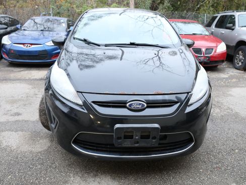 Used 2011 Ford Fiesta SE w/ 203A Rapid Spec Order Code image 3