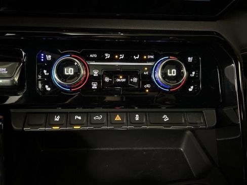 Certified 2025 GMC Sierra 2500 AT4 w/ AT4 Premium Plus Package AWD/4WD image 18
