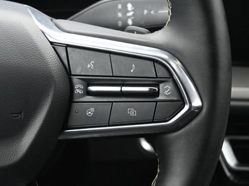 Used 2025 Chevrolet Traverse LT AWD/4WD image 18
