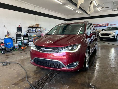 Used 2020 Chrysler Pacifica Limited FWD image 35
